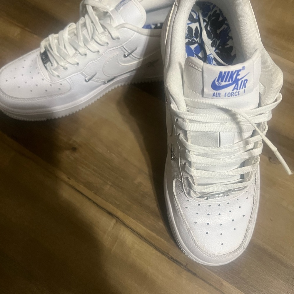 Nike Wmns Air Force 1 LX 'Sisterhood - White Metallic Silver' Sneakers .
